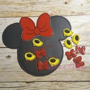 Disney Minnie Mouse tic tac toe travel game